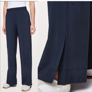 Lululemon Wanderer Wide Leg Pants Navy Sz 12 NWOT!